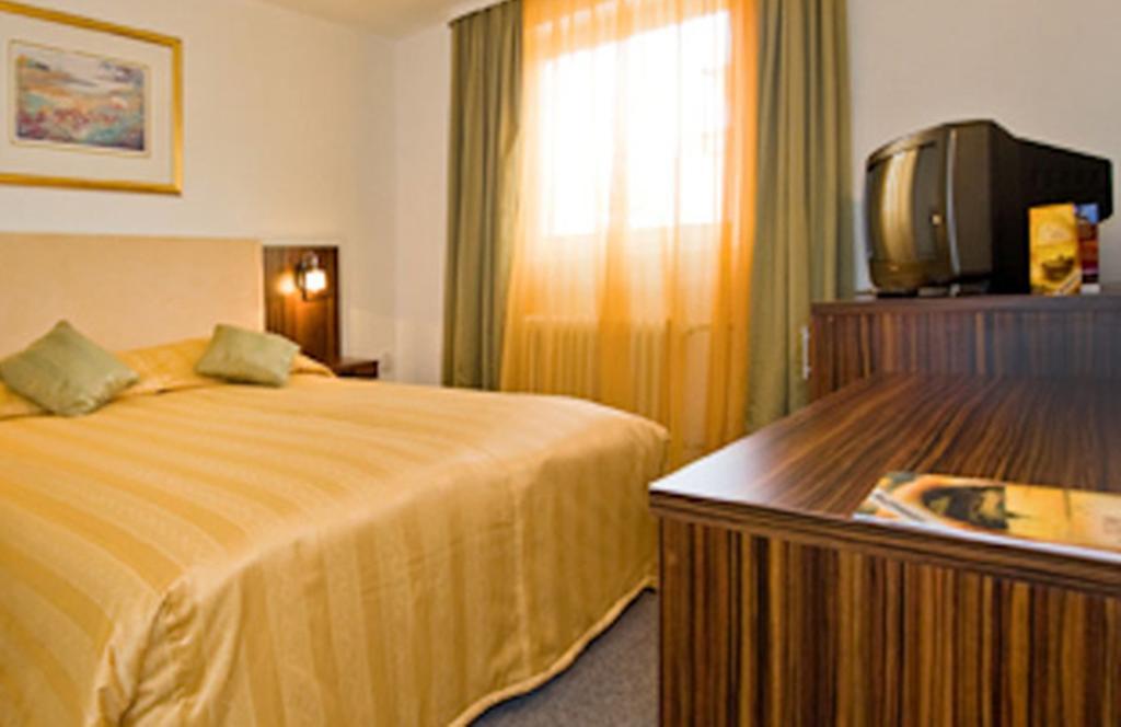 Hotel Rex Sighişoara Habitación foto